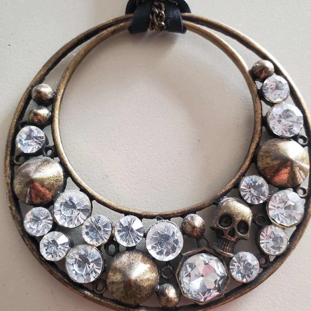 22 in. skull/faux diamond necklace